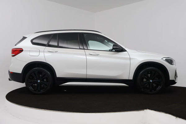 BMW X1 SDrive20i High Executive (PANORAMADAK, HARMAN/KARDON, GROOT-NAVIGATIE, STOELVERWARMING, DEALER ONDERHOUDEN)