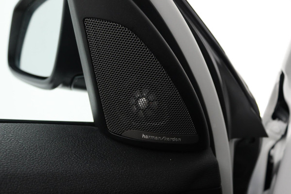 BMW X1 SDrive20i High Executive (PANORAMADAK, HARMAN/KARDON, GROOT-NAVIGATIE, STOELVERWARMING, DEALER ONDERHOUDEN)