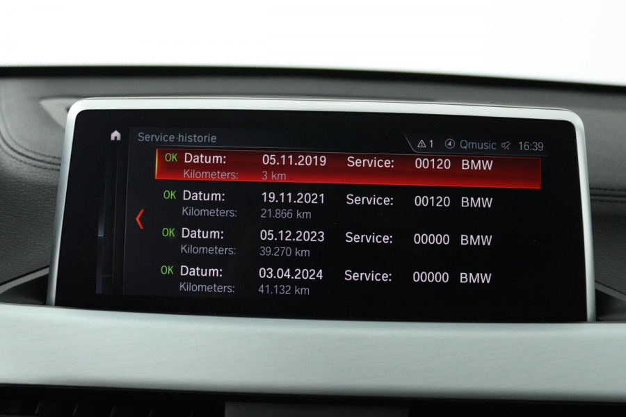 BMW X1 SDrive20i High Executive (PANORAMADAK, HARMAN/KARDON, GROOT-NAVIGATIE, STOELVERWARMING, DEALER ONDERHOUDEN)