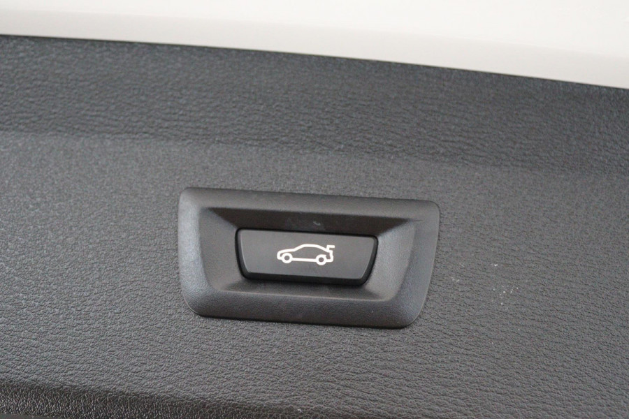 BMW X1 SDrive20i High Executive (PANORAMADAK, HARMAN/KARDON, GROOT-NAVIGATIE, STOELVERWARMING, DEALER ONDERHOUDEN)