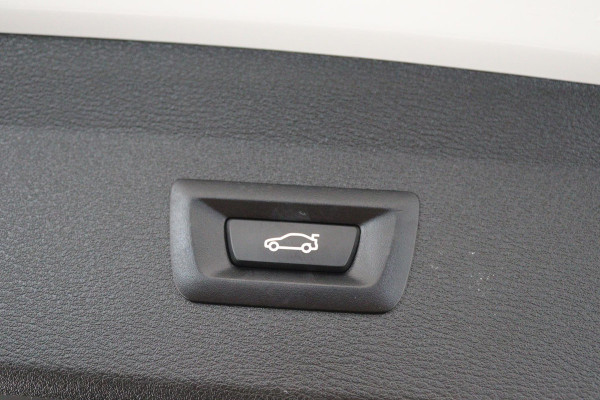 BMW X1 SDrive20i High Executive (PANORAMADAK, HARMAN/KARDON, GROOT-NAVIGATIE, STOELVERWARMING, DEALER ONDERHOUDEN)
