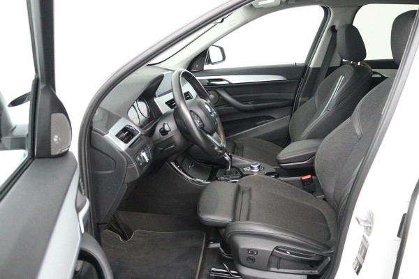 BMW X1 SDrive20i High Executive (PANORAMADAK, HARMAN/KARDON, GROOT-NAVIGATIE, STOELVERWARMING, DEALER ONDERHOUDEN)