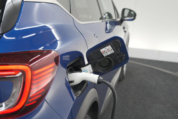 Renault Captur 1.6 E-Tech Plug-in Hybrid 160 Intens | Camera | 9.3 Inch Groot Scherm | Apple Carplay | Parkeersensoren Renault Captur 1.6 E-Tech Plug-in Hybrid 160 Intens | Camera | 9.3 Inch Groot Scherm | Apple Carplay | Parkeersensoren