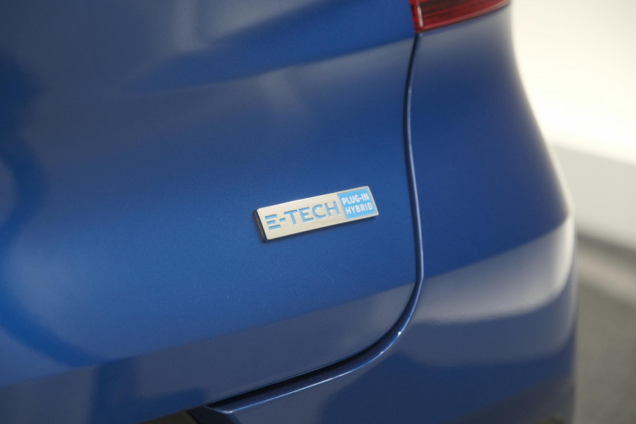 Renault Captur 1.6 E-Tech Plug-in Hybrid 160 Intens | Camera | 9.3 Inch Groot Scherm | Apple Carplay | Parkeersensoren Renault Captur 1.6 E-Tech Plug-in Hybrid 160 Intens | Camera | 9.3 Inch Groot Scherm | Apple Carplay | Parkeersensoren