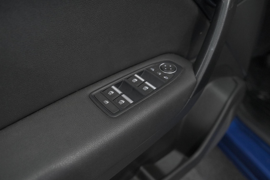 Renault Captur 1.6 E-Tech Plug-in Hybrid 160 Intens | Camera | 9.3 Inch Groot Scherm | Apple Carplay | Parkeersensoren Renault Captur 1.6 E-Tech Plug-in Hybrid 160 Intens | Camera | 9.3 Inch Groot Scherm | Apple Carplay | Parkeersensoren