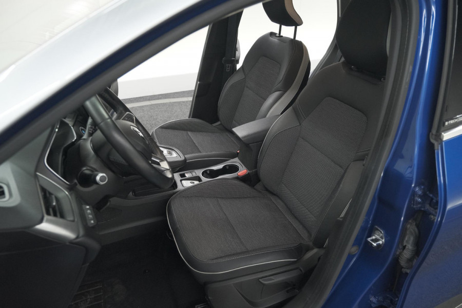 Renault Captur 1.6 E-Tech Plug-in Hybrid 160 Intens | Camera | 9.3 Inch Groot Scherm | Apple Carplay | Parkeersensoren Renault Captur 1.6 E-Tech Plug-in Hybrid 160 Intens | Camera | 9.3 Inch Groot Scherm | Apple Carplay | Parkeersensoren