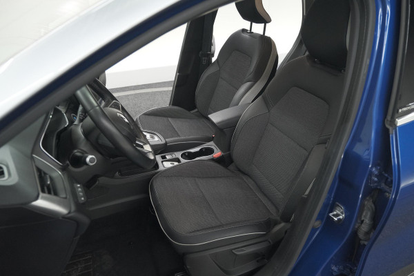 Renault Captur 1.6 E-Tech Plug-in Hybrid 160 Intens | Camera | 9.3 Inch Groot Scherm | Apple Carplay | Parkeersensoren Renault Captur 1.6 E-Tech Plug-in Hybrid 160 Intens | Camera | 9.3 Inch Groot Scherm | Apple Carplay | Parkeersensoren