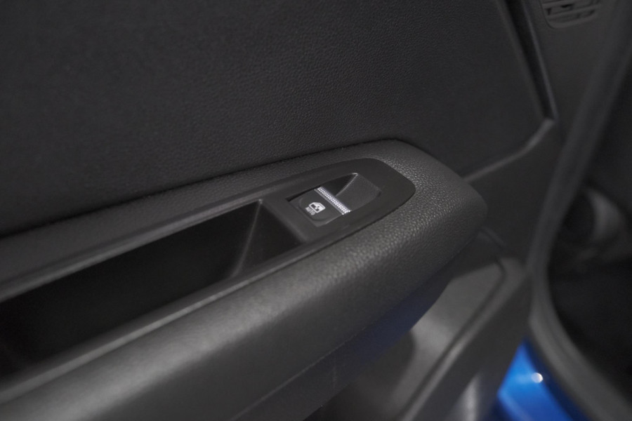 Renault Captur 1.6 E-Tech Plug-in Hybrid 160 Intens | Camera | 9.3 Inch Groot Scherm | Apple Carplay | Parkeersensoren Renault Captur 1.6 E-Tech Plug-in Hybrid 160 Intens | Camera | 9.3 Inch Groot Scherm | Apple Carplay | Parkeersensoren