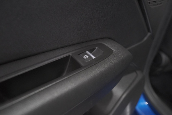 Renault Captur 1.6 E-Tech Plug-in Hybrid 160 Intens | Camera | 9.3 Inch Groot Scherm | Apple Carplay | Parkeersensoren Renault Captur 1.6 E-Tech Plug-in Hybrid 160 Intens | Camera | 9.3 Inch Groot Scherm | Apple Carplay | Parkeersensoren