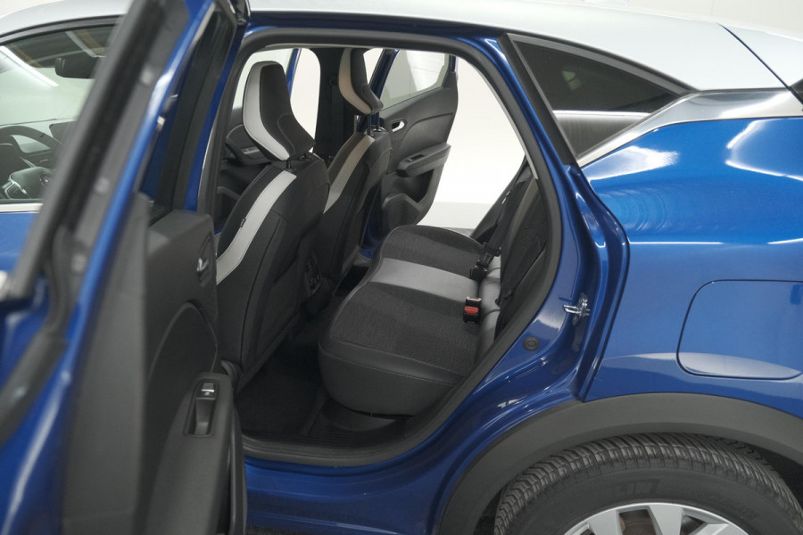 Renault Captur 1.6 E-Tech Plug-in Hybrid 160 Intens | Camera | 9.3 Inch Groot Scherm | Apple Carplay | Parkeersensoren Renault Captur 1.6 E-Tech Plug-in Hybrid 160 Intens | Camera | 9.3 Inch Groot Scherm | Apple Carplay | Parkeersensoren