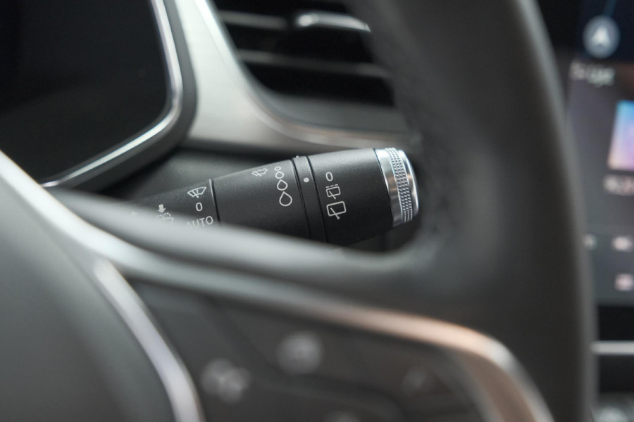 Renault Captur 1.6 E-Tech Plug-in Hybrid 160 Intens | Camera | 9.3 Inch Groot Scherm | Apple Carplay | Parkeersensoren Renault Captur 1.6 E-Tech Plug-in Hybrid 160 Intens | Camera | 9.3 Inch Groot Scherm | Apple Carplay | Parkeersensoren