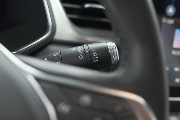 Renault Captur 1.6 E-Tech Plug-in Hybrid 160 Intens | Camera | 9.3 Inch Groot Scherm | Apple Carplay | Parkeersensoren Renault Captur 1.6 E-Tech Plug-in Hybrid 160 Intens | Camera | 9.3 Inch Groot Scherm | Apple Carplay | Parkeersensoren