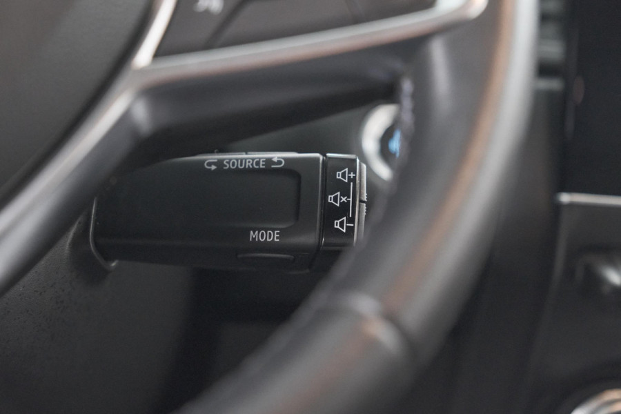 Renault Captur 1.6 E-Tech Plug-in Hybrid 160 Intens | Camera | 9.3 Inch Groot Scherm | Apple Carplay | Parkeersensoren Renault Captur 1.6 E-Tech Plug-in Hybrid 160 Intens | Camera | 9.3 Inch Groot Scherm | Apple Carplay | Parkeersensoren