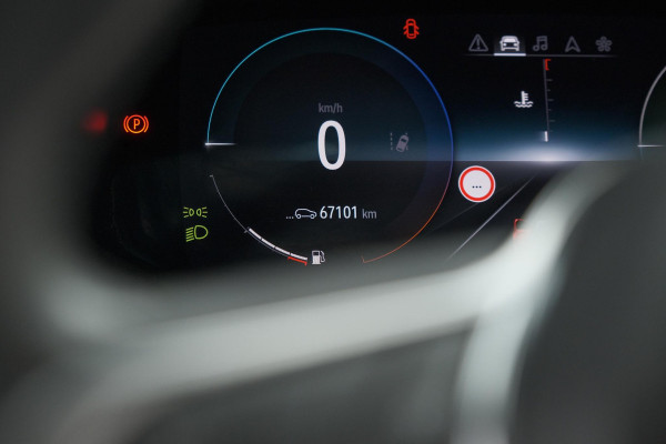 Renault Captur 1.6 E-Tech Plug-in Hybrid 160 Intens | Camera | 9.3 Inch Groot Scherm | Apple Carplay | Parkeersensoren Renault Captur 1.6 E-Tech Plug-in Hybrid 160 Intens | Camera | 9.3 Inch Groot Scherm | Apple Carplay | Parkeersensoren