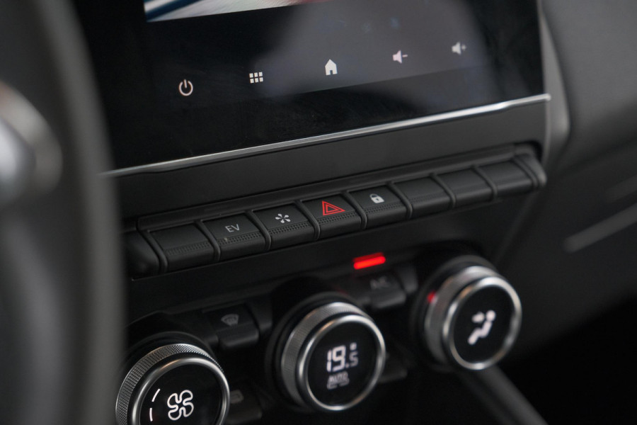 Renault Captur 1.6 E-Tech Plug-in Hybrid 160 Intens | Camera | 9.3 Inch Groot Scherm | Apple Carplay | Parkeersensoren Renault Captur 1.6 E-Tech Plug-in Hybrid 160 Intens | Camera | 9.3 Inch Groot Scherm | Apple Carplay | Parkeersensoren