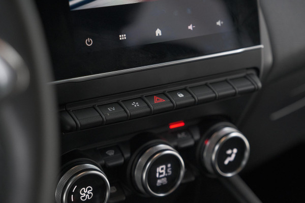 Renault Captur 1.6 E-Tech Plug-in Hybrid 160 Intens | Camera | 9.3 Inch Groot Scherm | Apple Carplay | Parkeersensoren Renault Captur 1.6 E-Tech Plug-in Hybrid 160 Intens | Camera | 9.3 Inch Groot Scherm | Apple Carplay | Parkeersensoren