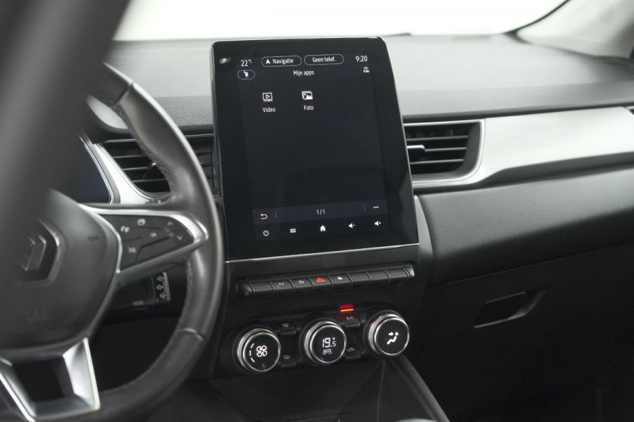 Renault Captur 1.6 E-Tech Plug-in Hybrid 160 Intens | Camera | 9.3 Inch Groot Scherm | Apple Carplay | Parkeersensoren Renault Captur 1.6 E-Tech Plug-in Hybrid 160 Intens | Camera | 9.3 Inch Groot Scherm | Apple Carplay | Parkeersensoren
