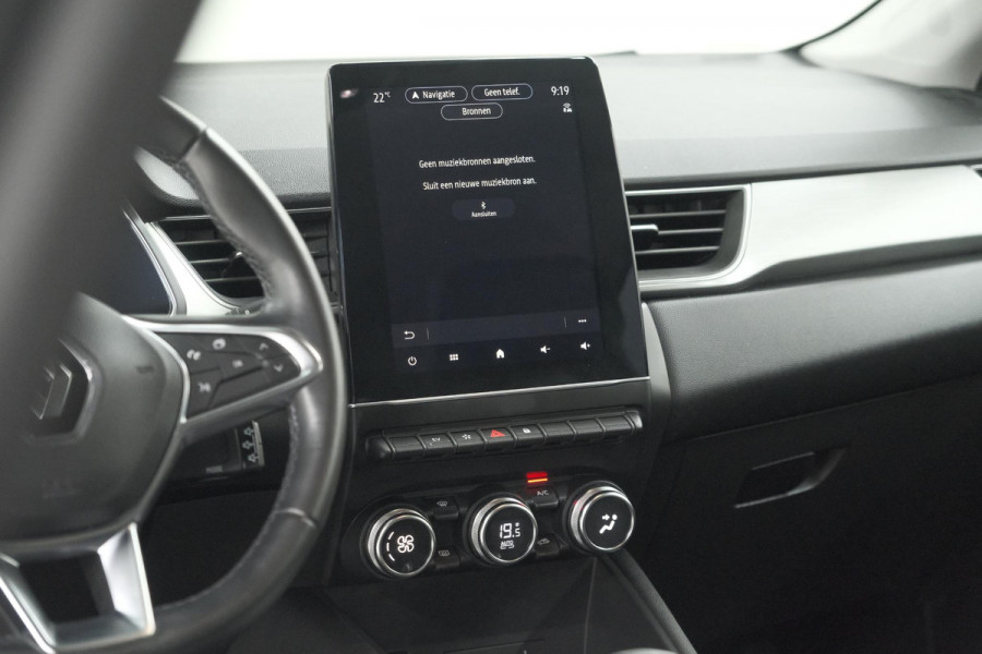 Renault Captur 1.6 E-Tech Plug-in Hybrid 160 Intens | Camera | 9.3 Inch Groot Scherm | Apple Carplay | Parkeersensoren Renault Captur 1.6 E-Tech Plug-in Hybrid 160 Intens | Camera | 9.3 Inch Groot Scherm | Apple Carplay | Parkeersensoren