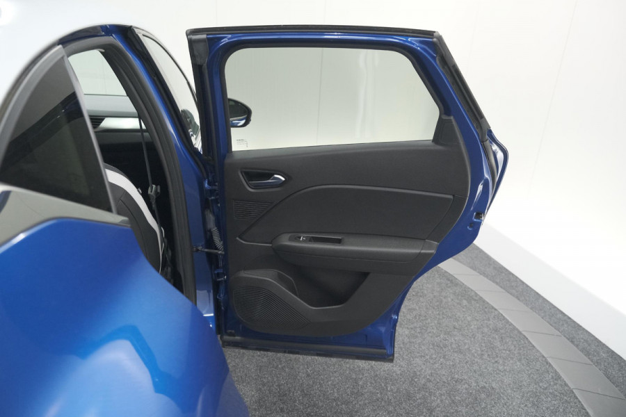 Renault Captur 1.6 E-Tech Plug-in Hybrid 160 Intens | Camera | 9.3 Inch Groot Scherm | Apple Carplay | Parkeersensoren Renault Captur 1.6 E-Tech Plug-in Hybrid 160 Intens | Camera | 9.3 Inch Groot Scherm | Apple Carplay | Parkeersensoren