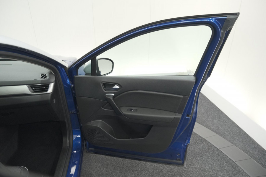 Renault Captur 1.6 E-Tech Plug-in Hybrid 160 Intens | Camera | 9.3 Inch Groot Scherm | Apple Carplay | Parkeersensoren Renault Captur 1.6 E-Tech Plug-in Hybrid 160 Intens | Camera | 9.3 Inch Groot Scherm | Apple Carplay | Parkeersensoren