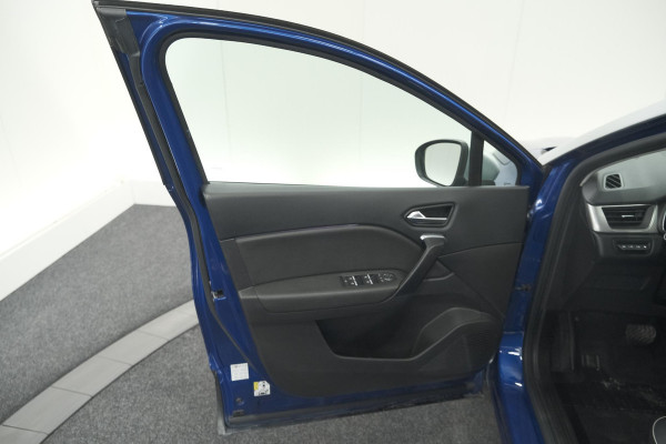 Renault Captur 1.6 E-Tech Plug-in Hybrid 160 Intens | Camera | 9.3 Inch Groot Scherm | Apple Carplay | Parkeersensoren Renault Captur 1.6 E-Tech Plug-in Hybrid 160 Intens | Camera | 9.3 Inch Groot Scherm | Apple Carplay | Parkeersensoren