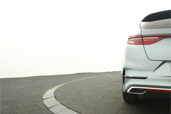Kia ProCeed 1.5 T-GDi GT-Line Apple Carplay/Android Auto - Cruise Control - Dodehoekdetectie - Climate Control - Navigatie - Stoel/Stuur Verwarming - Fabrieksgarantie tot 06-2031
