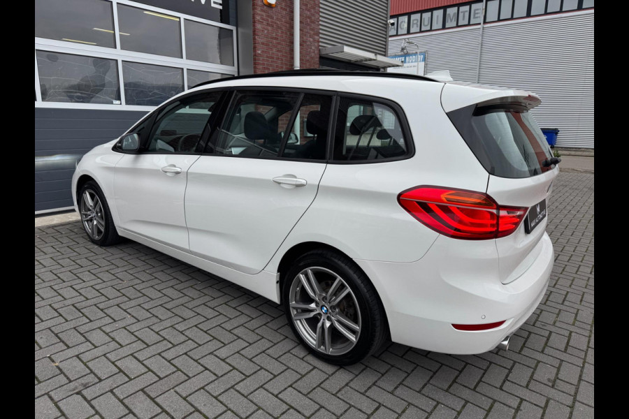 BMW 220i 7p. Gran Tourer LED HUD Pano Navi Camera Keyless