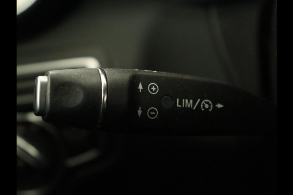 Mercedes-Benz C-Klasse 180 AMG | Leder | Stoelverwarming | Full LED | Camera | Park Assist | Navigatie | Bluetooth