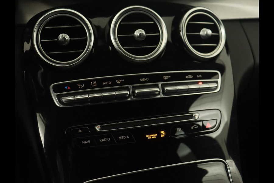Mercedes-Benz C-Klasse 180 AMG | Leder | Stoelverwarming | Full LED | Camera | Park Assist | Navigatie | Bluetooth