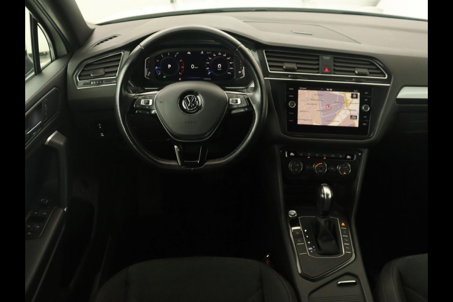 Volkswagen Tiguan Allspace 1.5 TSI R Line | Stoelverwarming | Camera | Adaptive cruise | Carplay | Navigatie | Full LED | 20'' | Keyless | Park Assist