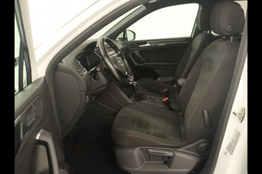 Volkswagen Tiguan Allspace 1.5 TSI R Line | Stoelverwarming | Camera | Adaptive cruise | Carplay | Navigatie | Full LED | 20'' | Keyless | Park Assist