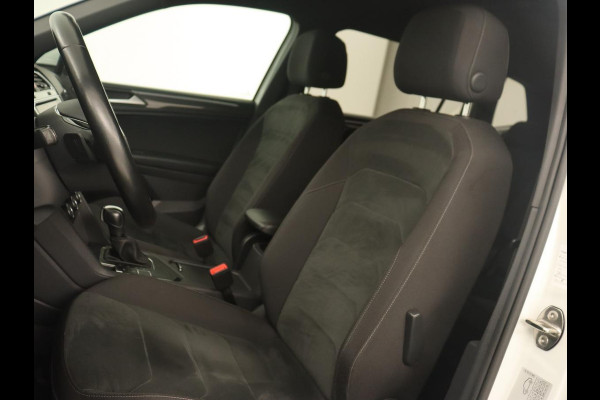 Volkswagen Tiguan Allspace 1.5 TSI R Line | Stoelverwarming | Camera | Adaptive cruise | Carplay | Navigatie | Full LED | 20'' | Keyless | Park Assist