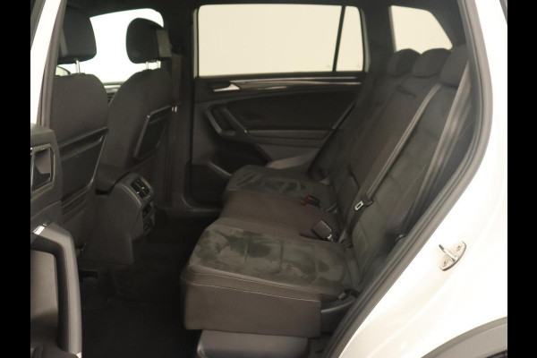 Volkswagen Tiguan Allspace 1.5 TSI R Line | Stoelverwarming | Camera | Adaptive cruise | Carplay | Navigatie | Full LED | 20'' | Keyless | Park Assist