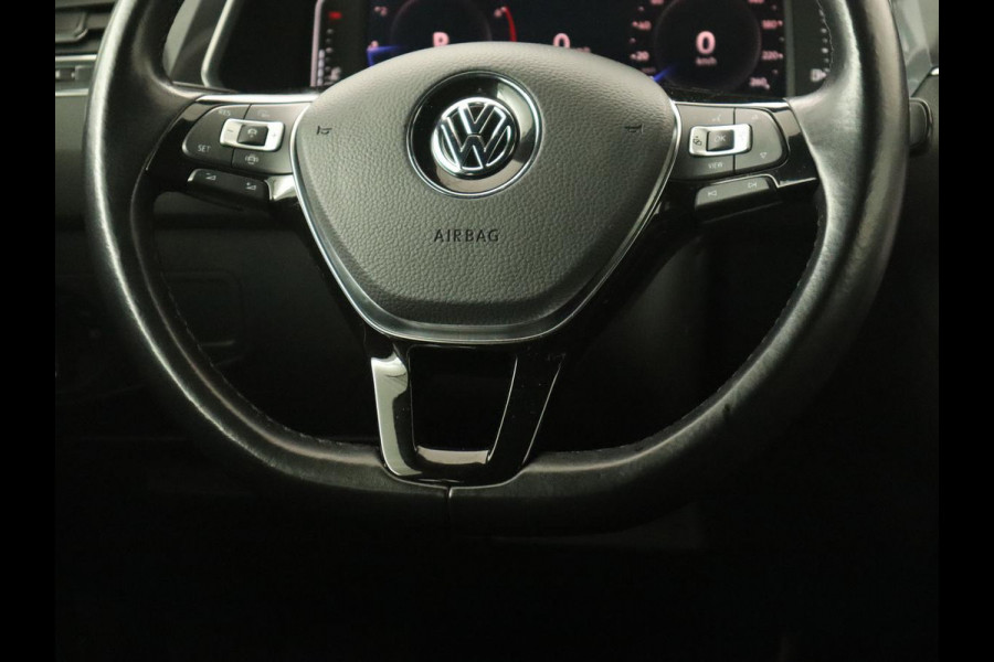 Volkswagen Tiguan Allspace 1.5 TSI R Line | Stoelverwarming | Camera | Adaptive cruise | Carplay | Navigatie | Full LED | 20'' | Keyless | Park Assist