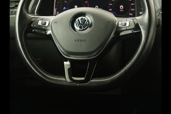 Volkswagen Tiguan Allspace 1.5 TSI R Line | Stoelverwarming | Camera | Adaptive cruise | Carplay | Navigatie | Full LED | 20'' | Keyless | Park Assist