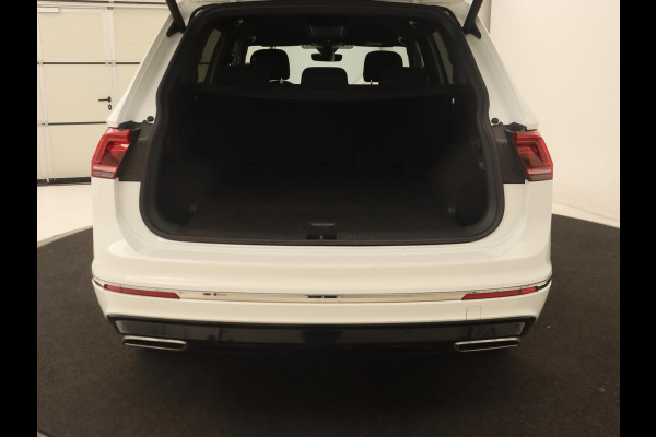 Volkswagen Tiguan Allspace 1.5 TSI R Line | Stoelverwarming | Camera | Adaptive cruise | Carplay | Navigatie | Full LED | 20'' | Keyless | Park Assist