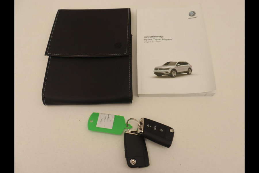 Volkswagen Tiguan Allspace 1.5 TSI R Line | Stoelverwarming | Camera | Adaptive cruise | Carplay | Navigatie | Full LED | 20'' | Keyless | Park Assist