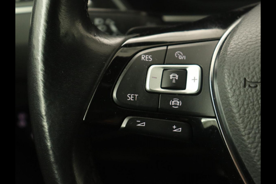 Volkswagen Tiguan Allspace 1.5 TSI R Line | Stoelverwarming | Camera | Adaptive cruise | Carplay | Navigatie | Full LED | 20'' | Keyless | Park Assist