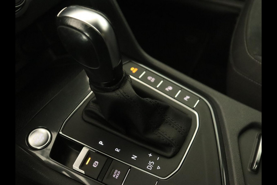 Volkswagen Tiguan Allspace 1.5 TSI R Line | Stoelverwarming | Camera | Adaptive cruise | Carplay | Navigatie | Full LED | 20'' | Keyless | Park Assist