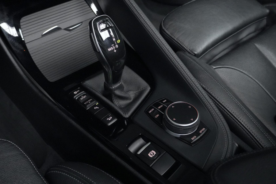 BMW X1 xDrive20i M Sport High Executive Facelift Automaat 192 PK | Pano-dak | CarPlay | Acc | HUD| Leder + Verward | Led | Pdc | Dealer