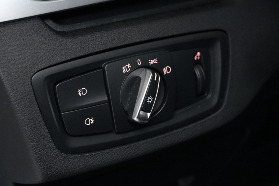BMW X1 xDrive20i M Sport High Executive Facelift Automaat 192 PK | Pano-dak | CarPlay | Acc | HUD| Leder + Verward | Led | Pdc | Dealer