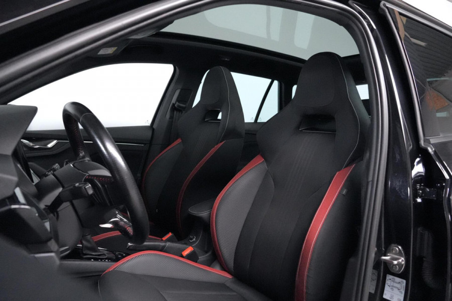 Škoda Kamiq 1.0 TSI Monte Carlo Sport Automaat | Pano-dak | Virtual | CarPlay | Stoelverwarming | Cruise | Camera | Led | Pdc |