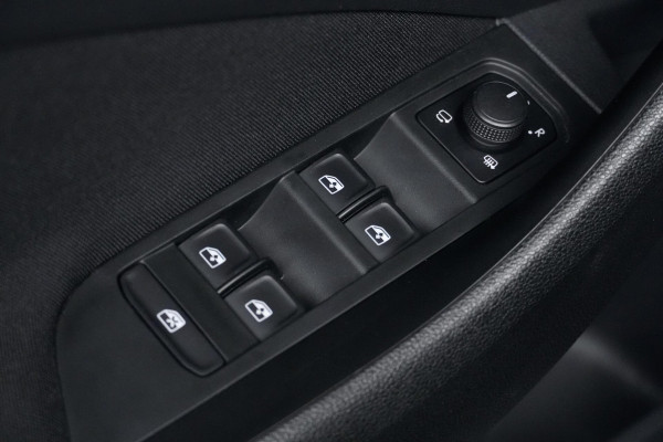 Škoda Kamiq 1.0 TSI Monte Carlo Sport Automaat | Pano-dak | Virtual | CarPlay | Stoelverwarming | Cruise | Camera | Led | Pdc |