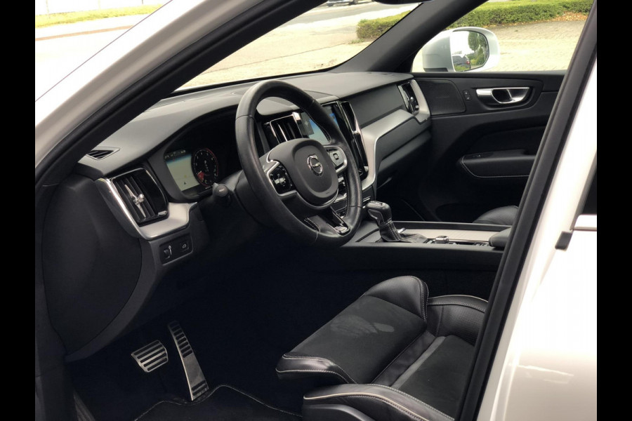 Volvo XC60 2.0 T5 R-Design | Pano, Navi, Stoel+Stuurverw., 360 Camera, Carplay/Android, Leder/Alcant. | Dealeronderhouden | NAP |