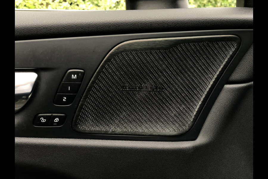 Volvo XC60 2.0 T5 R-Design | Pano, Navi, Stoel+Stuurverw., 360 Camera, Carplay/Android, Leder/Alcant. | Dealeronderhouden | NAP |