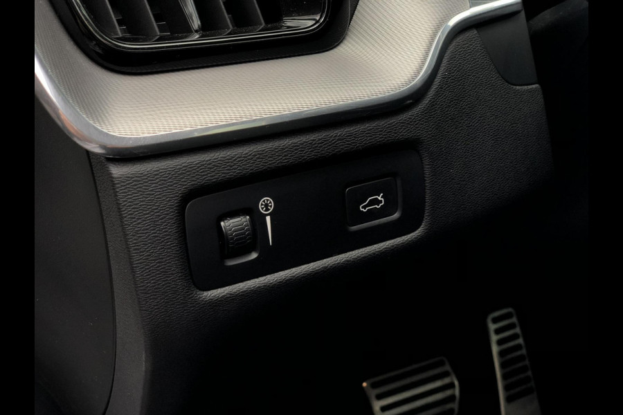 Volvo XC60 2.0 T5 R-Design | Pano, Navi, Stoel+Stuurverw., 360 Camera, Carplay/Android, Leder/Alcant. | Dealeronderhouden | NAP |