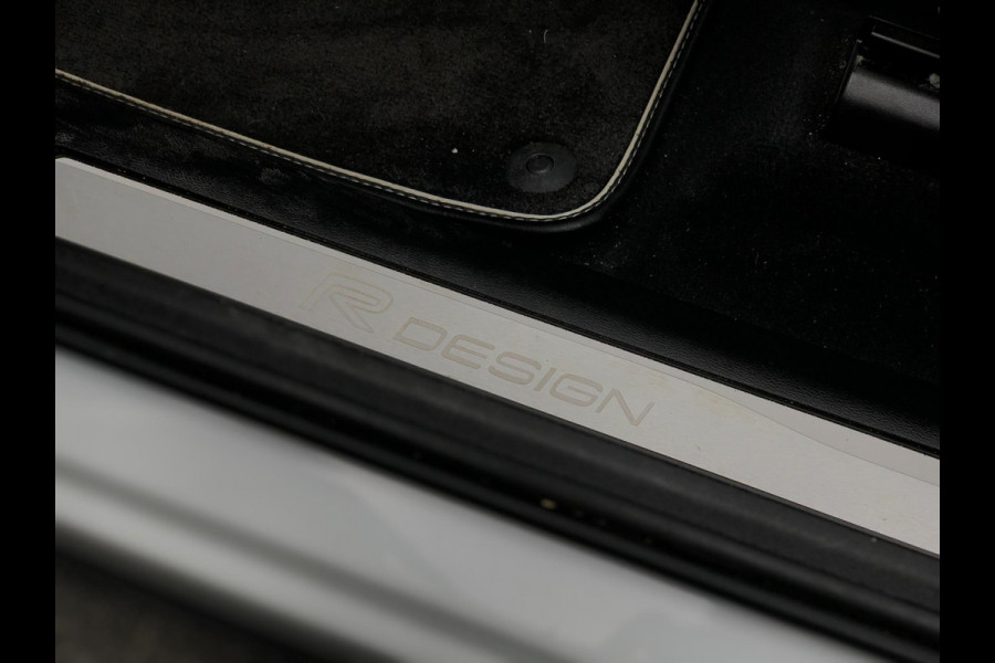 Volvo XC60 2.0 T5 R-Design | Pano, Navi, Stoel+Stuurverw., 360 Camera, Carplay/Android, Leder/Alcant. | Dealeronderhouden | NAP |