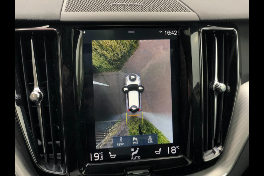 Volvo XC60 2.0 T5 R-Design | Pano, Navi, Stoel+Stuurverw., 360 Camera, Carplay/Android, Leder/Alcant. | Dealeronderhouden | NAP |