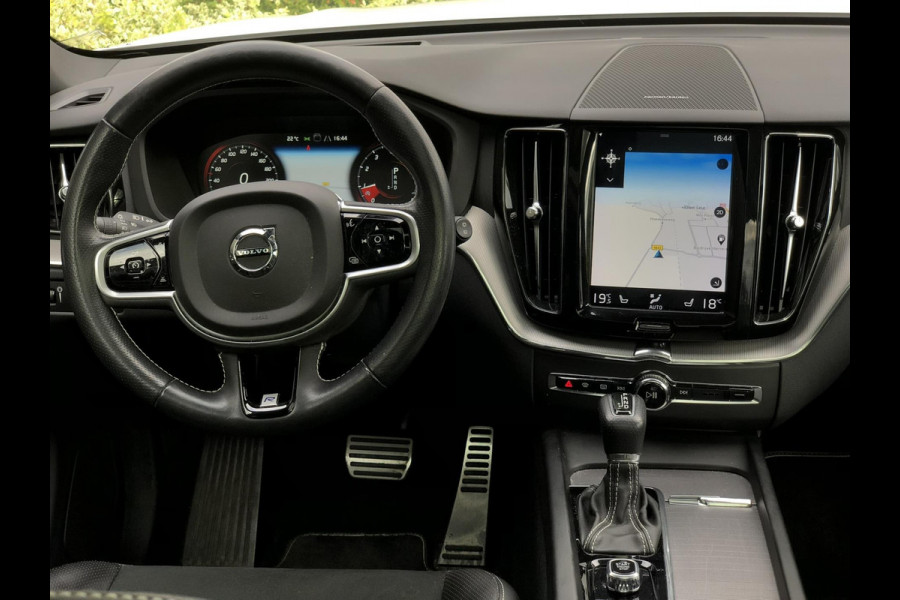 Volvo XC60 2.0 T5 R-Design | Pano, Navi, Stoel+Stuurverw., 360 Camera, Carplay/Android, Leder/Alcant. | Dealeronderhouden | NAP |