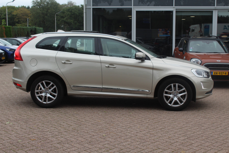 Volvo XC60 2.4 D4 Polar+ / NIEUWSTAAT! / Trekhaak / Panoramadak / Camera / Leder / Keyless / ACC / 18'' / Bliss / Standverwarming / Dodehoek / Navigatie /  Xenon
